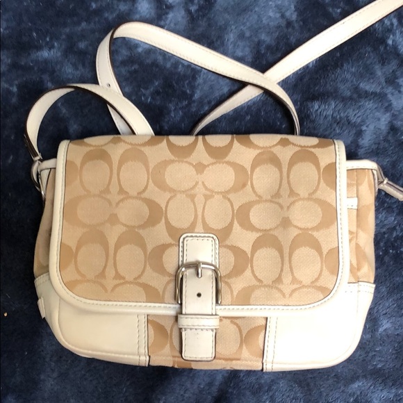 Coach Handbags - Coach signature crossbody purse